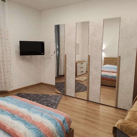 Appartamenti Lungo Fiume 506 Sesto Calende Exterior foto